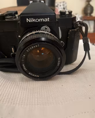 Fotocamera Reflex analogica vintage Nikomat