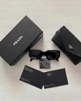 Occhiali da sole Prada da donna neri- Set completo