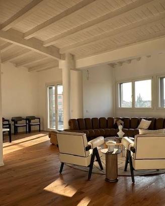 Appartamento di 150 m² con 4 locali e box auto a T