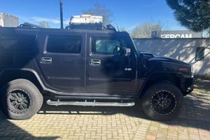 Hummer H2 6.0 V8 benzina, mezzo iconico americano