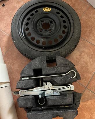 Ruotino di scorta con accessori vari