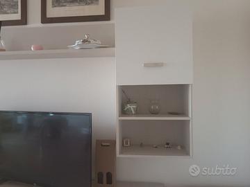 Mobile soggiorno moderno con spazio TV – come nuov