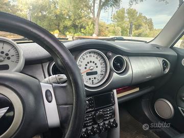 Mini Cooper D con tettuccio panoramico apribile 