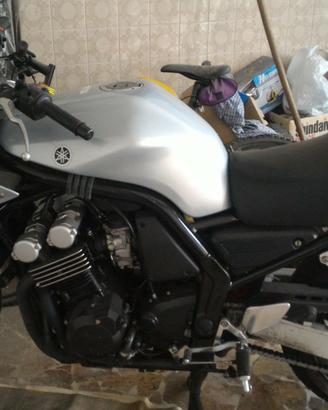 Yamaha FZS 600 FAZER
