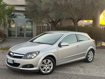 Opel Astra GTC 1.7 CDTI 125CV 3 porte Cosmo