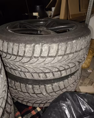 4 cerchi in lega con gomme invernali 