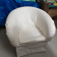 Poltroncina a pozzetto bianca in similpelle
