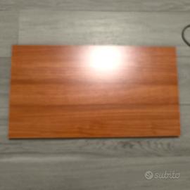 mensole in legno con relativi gancetti di fissaggi