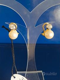 Orecchini con diamanti e perle coltivate