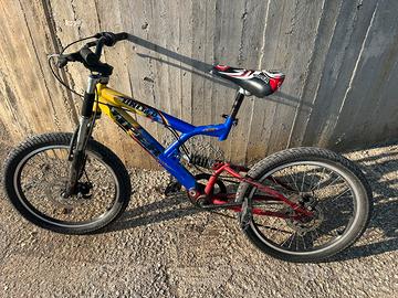 Bicicletta con ammortizzatori per 8-10 anni