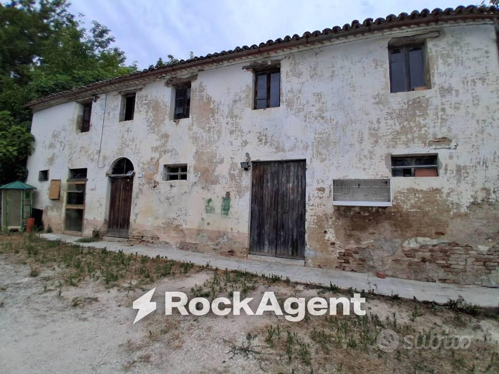 Rustico / Casale di 134 m² con più di 5 locali a M - Vista 4