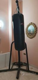 Sacco da box 30 kg completo di supporto