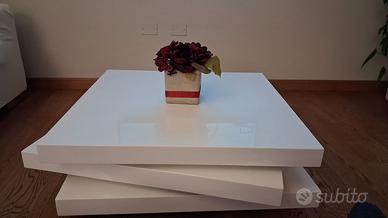  tavolo da salotto con due divani