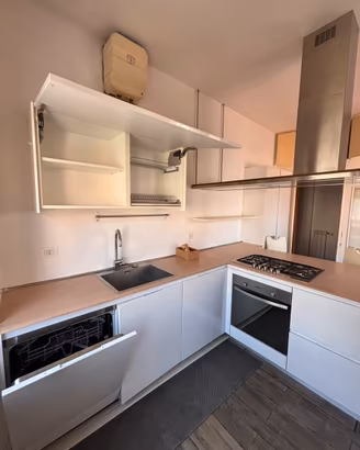 CUCINA CON ISOLA COMPLETA DI ELETTRODOMESTICI