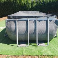 Piscina con pompa e sabbia