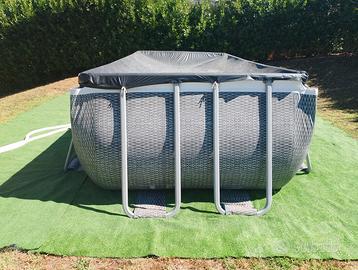 Piscina con pompa e sabbia