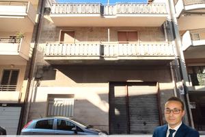 Intero fabbricato in zona Giulianello