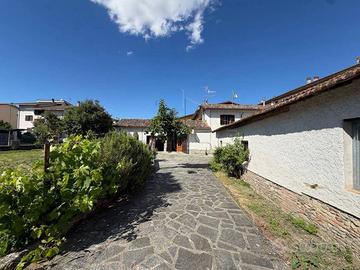 Casa indipendente di 263 m² con 3 locali e box aut