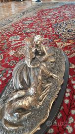 Scultura bicolore "Scena Galante" di Luigi Greco