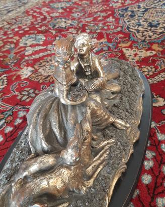 Scultura bicolore "Scena Galante" di Luigi Greco