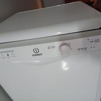 Lavastoviglie Indesit in perfette condizioni