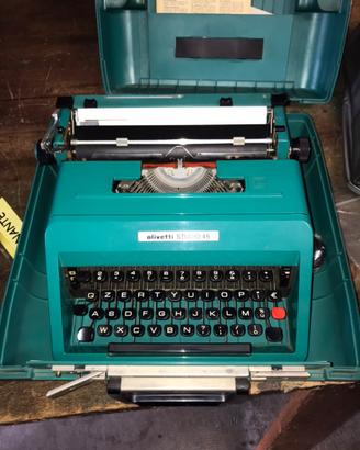 Macchina da scrivere Olivetti studio 45