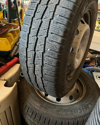 Cerchi e gomme invernali Michelin Iveco Daily