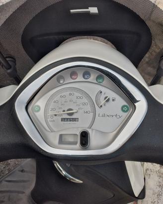 Scooter Piaggio Liberty 150 bianco