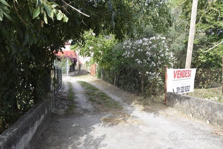 Rustico / Casale di 300 m² con più di 5 locali a A - Vista 2