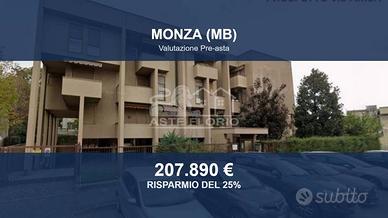 Immobile in asta di 124 m² con box auto a Monza