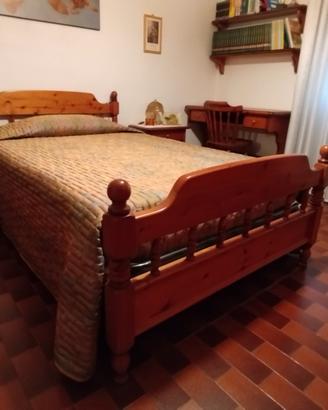 CAMERA IN LEGNO MASSICCIO.