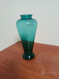 Vaso di vetro verde acqua