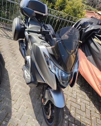 Honda Integra 750s
