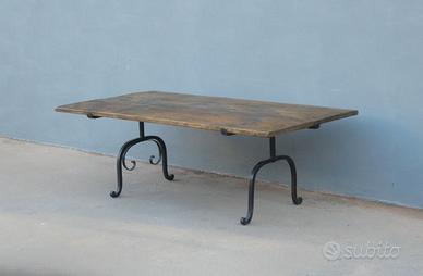 Tavolino da salotto base in ferro e top in abete