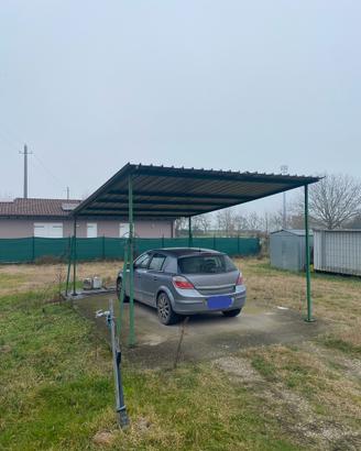 Tettoia in lamiera con struttura