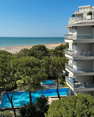 Appartamento con terrazza vista mare e piscina