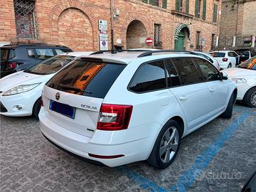 SKODA OCTAVIA DSG 1.5 GTEC METANO GANCIO TRAINO