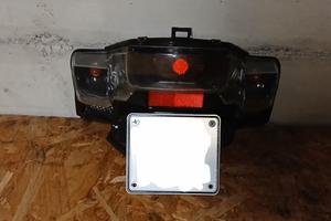 faro posteriore + porta targa booster ng