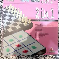 Gioco da viaggio: tris e scacchi