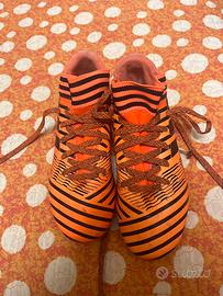 scarpe da calcio adidas Nemeziz arancioni e nere t