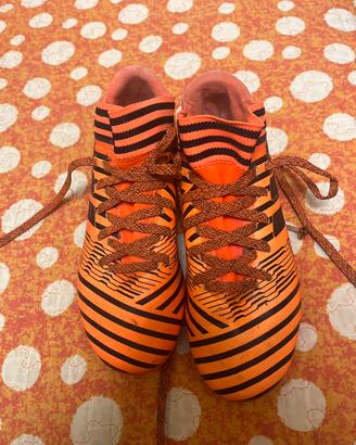 scarpe da calcio adidas Nemeziz arancioni e nere t