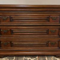 Cassettone classico in legno