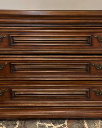 Cassettone classico in legno