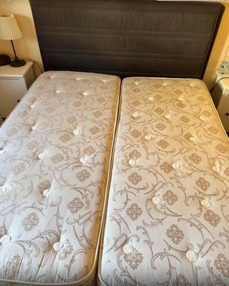 Letto matrimoniale.
