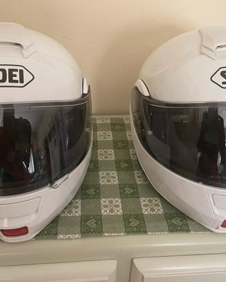 Coppia di caschi integrali Shoei