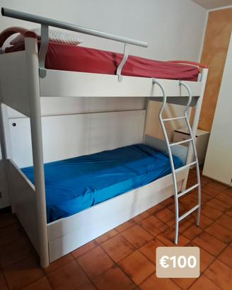 Letto a castello robusto con scaletta