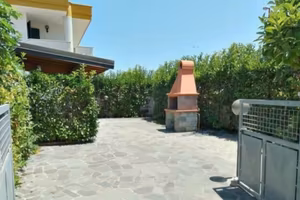 Casa vacanza a Torre dell'orso con grande giardino