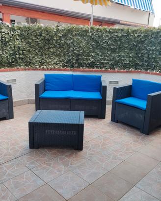 tavolo e sedie più set da giardino