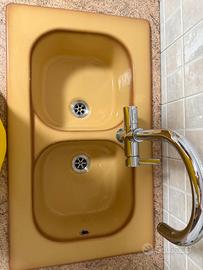 Lavello a due vasche senza rubinetto