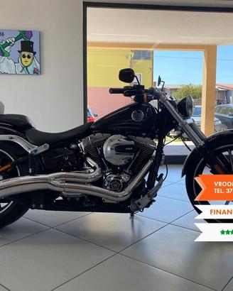 Harley-Davidson Softail Breakout Harley-Davidso...